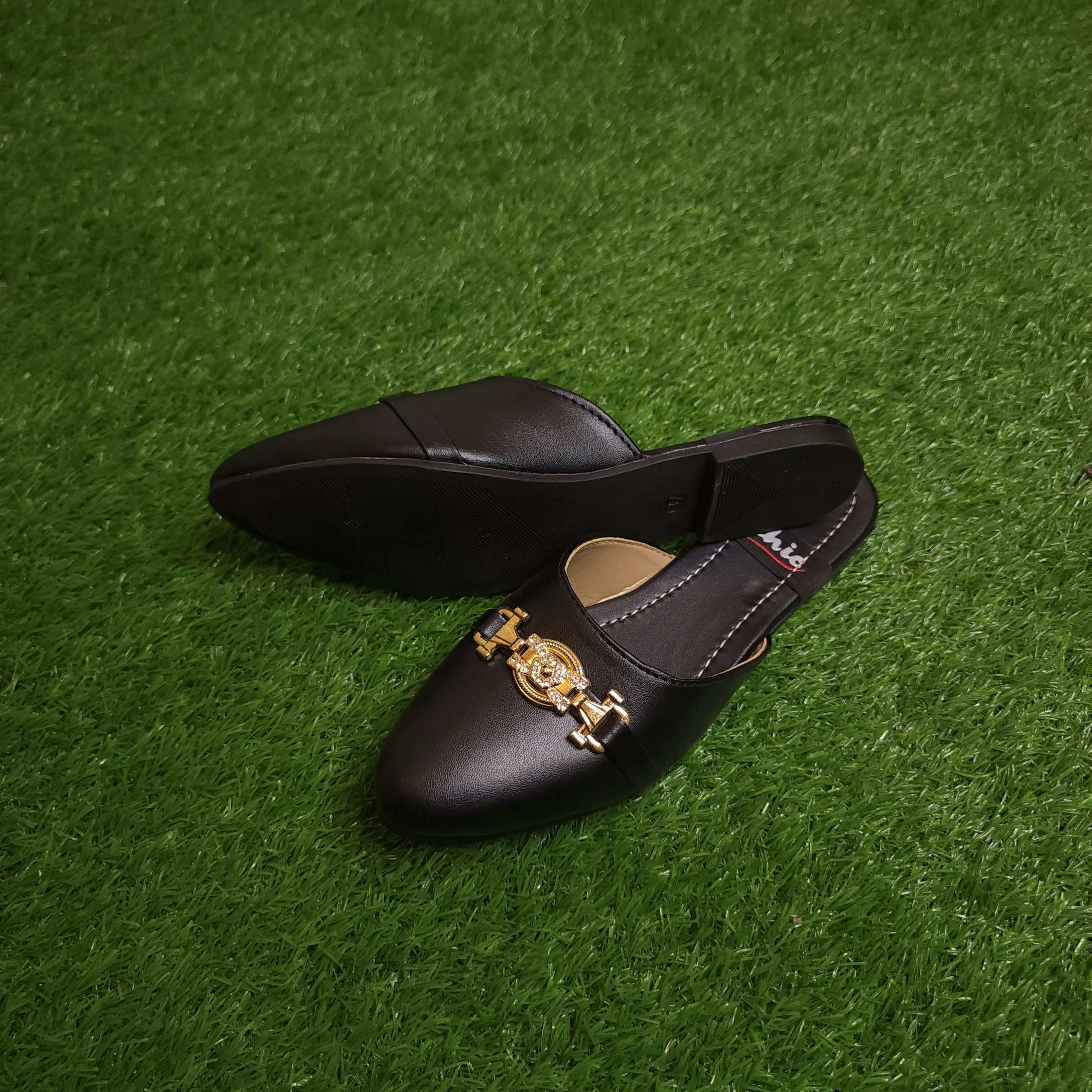 Black Buckle Mules In Flat Sole