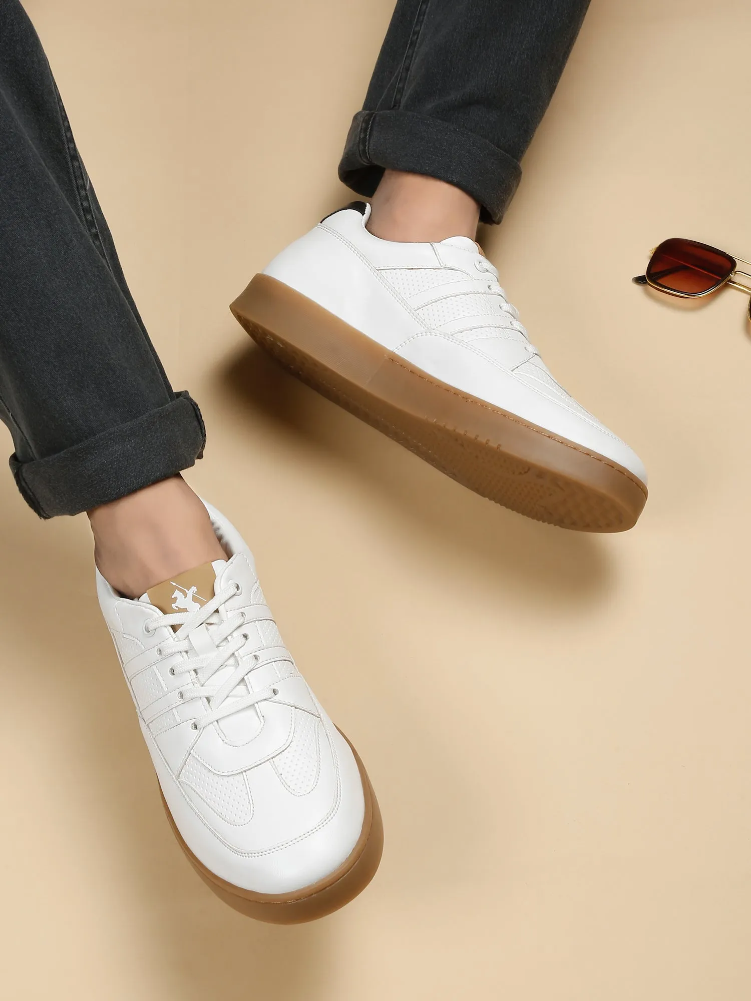 Men White Solid Lace Up Casual Sneakers